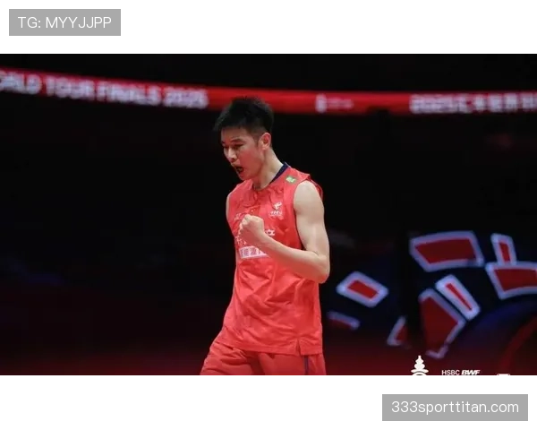 李诗沣训练完直接瘫在场边啃蛋白棒,这自律程度真扛不住 李诗沣训练完直接瘫在场边啃蛋白棒,这自律程度真扛不住